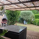 Maisonnette Climatisee Avec Jardin * Sabran