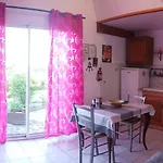 Maisonnette Climatisee Avec Jardin * Sabran