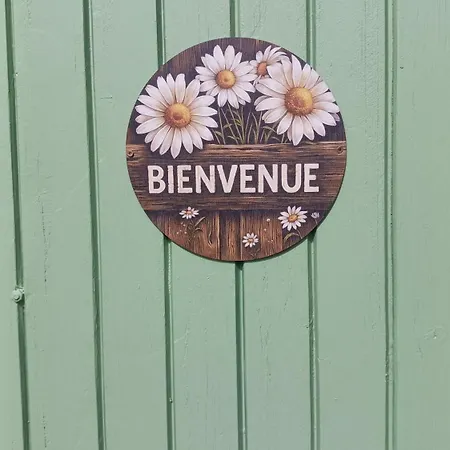 Maisonnette Climatisee Avec Jardin アパート Sabran